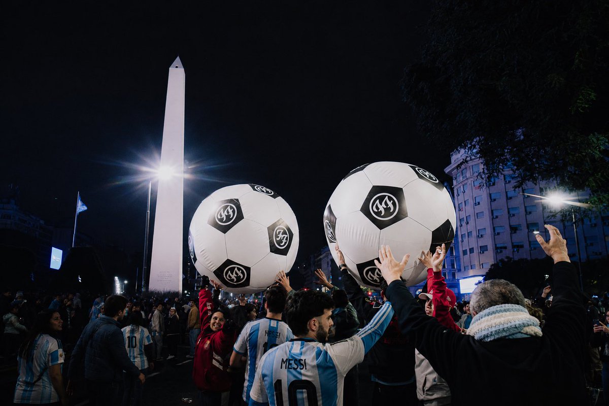 dfallaccess's tweet photo. FOO FIGHTERS PRESENTES EN LOS FESTEJOS DEL OBELISCO ⚽️🇦🇷 https://t.co/VWCEY55WFU