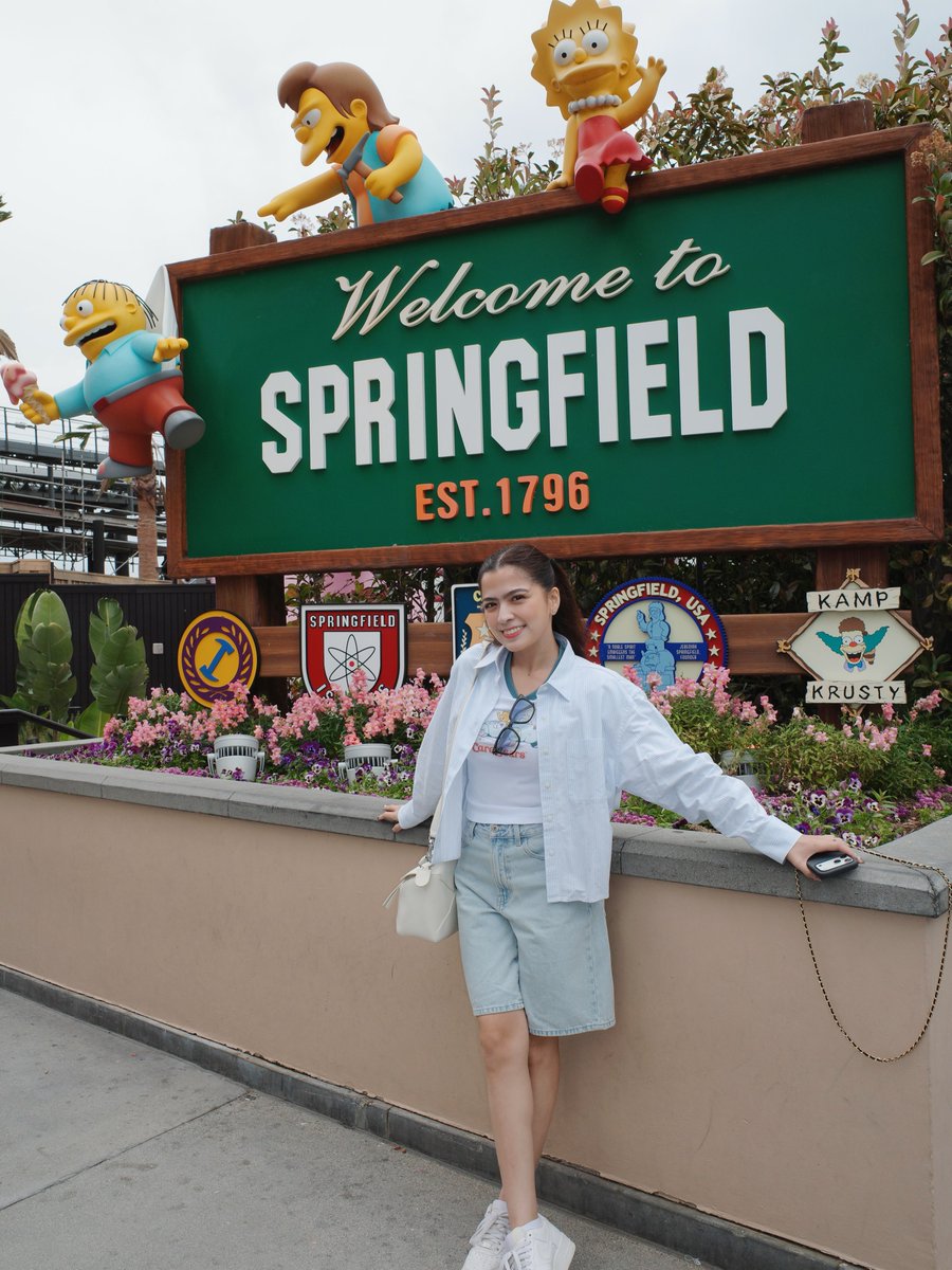 psngayondigital's tweet photo. ALEXA’S USJ ADVENTURE ✨

TV personality na si Alexa Ilacad, nag-share sa Instagram ng ilang vacation photos habang sila’y nasa Universal Studios Japan kasama ang kanyang pamilya. https://t.co/oudHfaxbqq