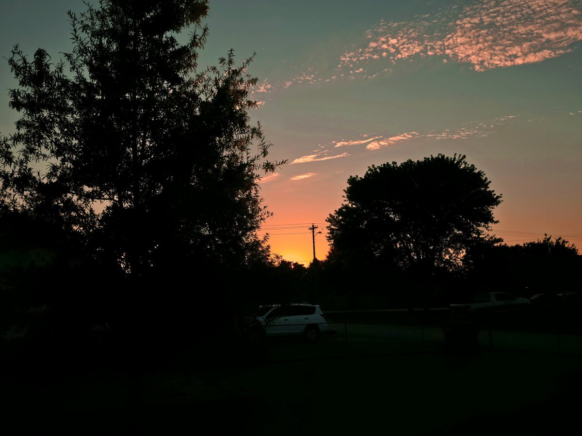 Ramona222's tweet photo. Sunset In Elkins, AR Tonight @ARWXnetwork @weatherdan #ElkinsAR #sunset #NWArkansas https://t.co/Bxs0oaAIvW