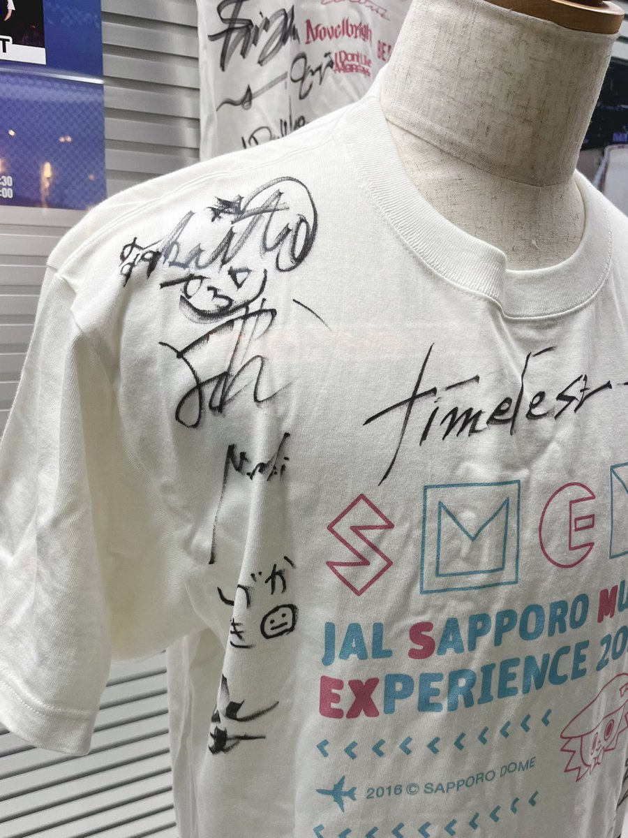 ma7_28jo's tweet photo. SMEXのときのtimeleszサイン☺︎
ちょっと見えにくい人もいた😢 https://t.co/Dm9NICEdiH