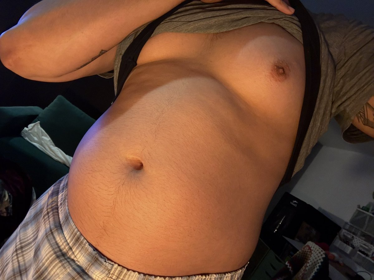 milkmiliano's tweet photo. Why is it bigger??? https://t.co/vILi2mwMf9