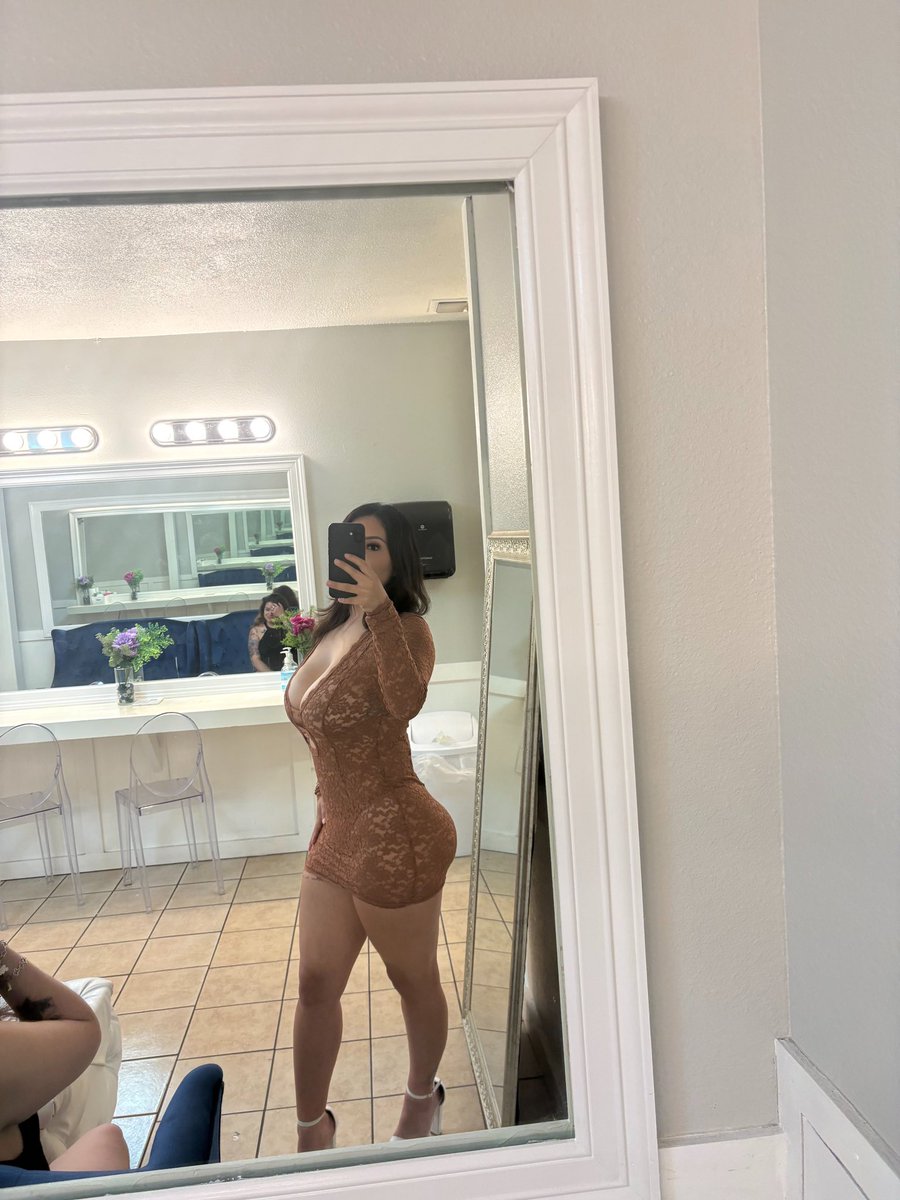 teasingemini's tweet photo. A little tease never hurt anybody 🧡 #LinkInBio #DMsAreOpen #OFgirl https://t.co/ybjIfniZzo