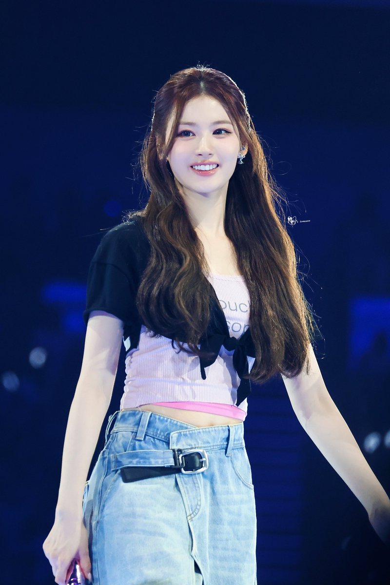 KCloo30's tweet photo. 260710 THIS IS FOR FINAL in SEOUL

(｡˃ ᵕ ˂ )⸝♡

#사나 #SANA #サナ 
#트와이스 #TWICE https://t.co/q59w9PUVH9
