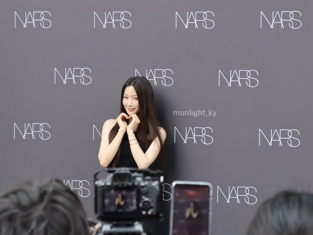 munlight_ky's tweet photo. 26.07.13. NARS 팝업 행사

블랙뭉 아름다워요..🖤

#문가영 #munkayoung https://t.co/6BZeDLmg9E