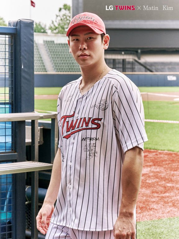 waterblueguest's tweet photo. 1.이런거안어울리는사람
2.생각보다괜찮은사람
3.존나잘받는사람

이라  더욱더웃김  하 https://t.co/BsnMQPTlIT