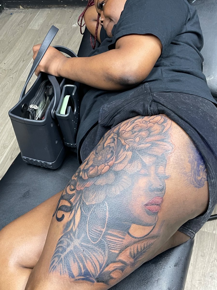 InkmanAli's tweet photo. She tapped out but this is the start only 2hrs. HMU for a tattoo session or piercing 3137471963 leave a text if I don’t respond. Michigan ave location https://t.co/pabBbYsSX2