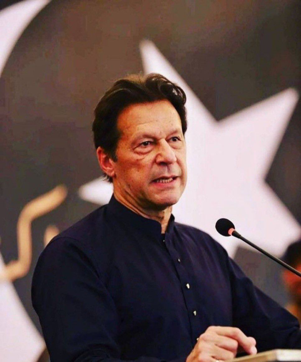 Mrromi24's tweet photo. سیاہ میں جلال سفید میں جمال
دونوں رنگوں میں ایک ہی کمال https://t.co/5OupUTl2ee