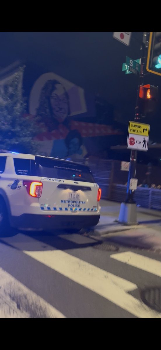 MikeLikesMath's tweet photo. Just watched an @DCPoliceDept FIELD TRAINING OFFICER run a red light with no flashers or sirens and then park in a crosswalk to pickup @chicken_whiskey with her Trainee. Cmon the chicken ain’t THAT good yall! https://t.co/rkNkdKqsqK