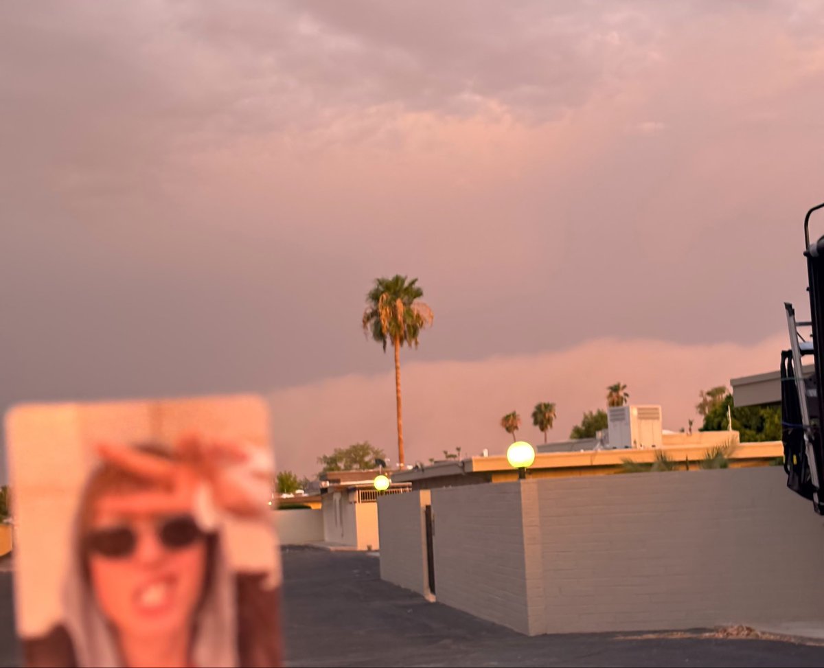 geeekmartin's tweet photo. martin vs arizona dust storm https://t.co/wDzM7KbaPV