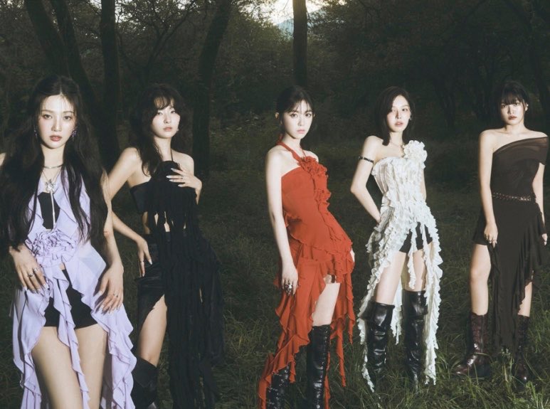 khoa_09072002's tweet photo. Red Velvet remains in the Top 10 of the monthly girl group brand ranking. https://t.co/enJivHTYUp