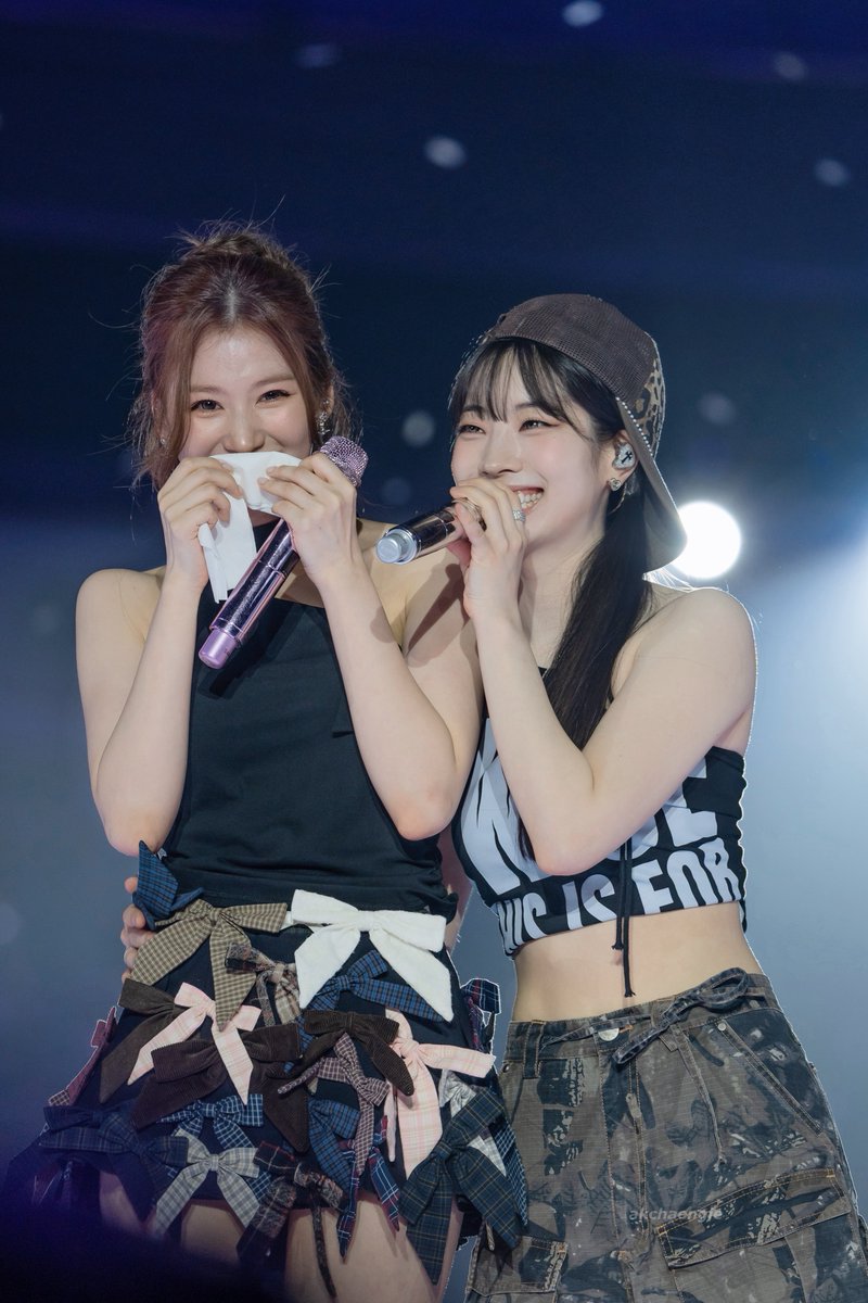 akchaengie's tweet photo. 260712 TWICE THIS IS FOR FINALE IN SEOUL

💜🤍💜🤍

#TWICE #트와이스 #SANA #DAHYUN #사니 #다현 #サナ #ダヒョン https://t.co/DBZI1KcnG9