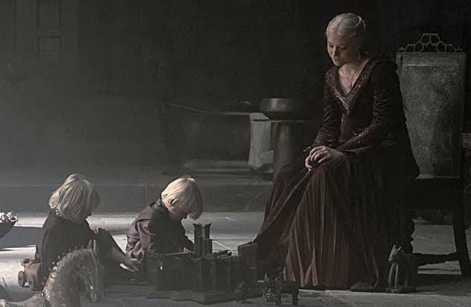 buff_err's tweet photo. It still baffling me that Rhaenyra hasn't inquired about the whereabouts of her youngest sons, even after the biggest Triarchy attack, especially given they were taking a sea route. 
It seems Ryan Condal forgot about them. 🤷

#Houseofthedragon
#HOTD https://t.co/QX69bZBOjq