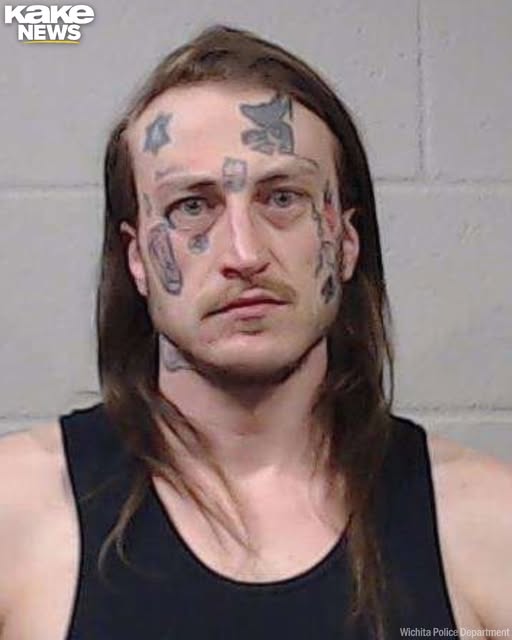 KAKEnews's tweet photo. ‼️ AT LARGE: Police said there are no new updates on 29-year-old Wesley Roberts, who is still at-large and is considered armed and dangerous after a shooting in south Wichita on Thursday. 

https://t.co/YH3b7Mlwix https://t.co/wkqMbzZSl2