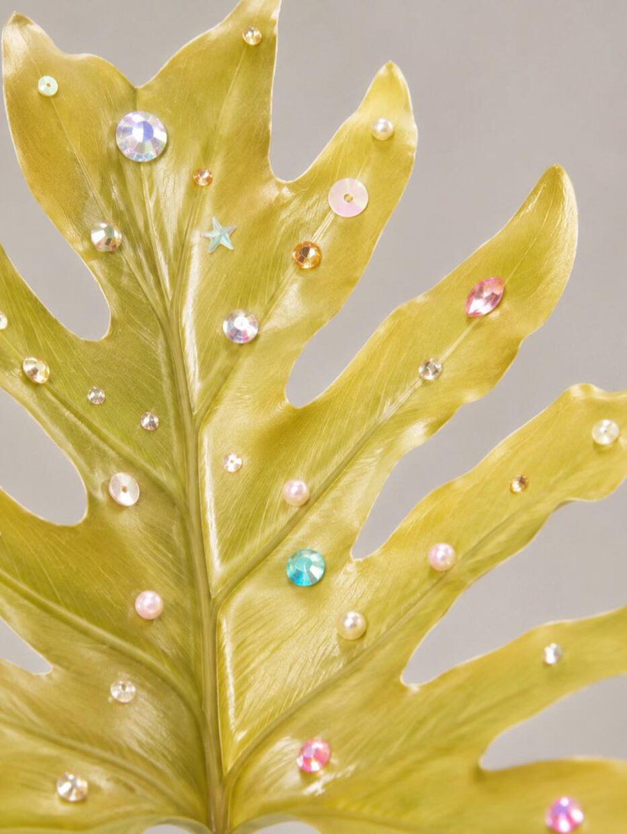 vibes_of_AI's tweet photo. 🍃
#jewelry #diamond #gemstone #luxuryart  #finejewelry #digitalart #aesthetic #craftsmanship https://t.co/mCicHTnhCh