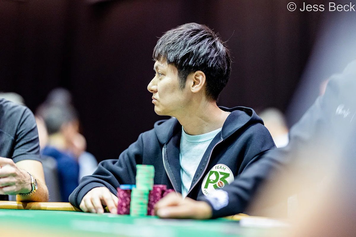 PokerMedia_L3's tweet photo. 【WSOP速報】
Tomohiro Kamikawaさんが残り41人で奮闘中！🔥

3,668人参加→残り41人、参加費約48万円
優勝賞金約1.9億円
『Mid-Stakes Championship NLH』Day3

Tomohiro Kamikawaさん
1.4M / 17BB

日本勢リザルト

Kotaro Nakayama / ティル太郎さん(@nikukochan)
68位 / 賞金約290万円

Atsuhito Kitaさん(@atsuhit0)
86位 / 賞金約210万円

Kenta Miyoshi / KENTSさん(@KENTS_OSU)
113位 / 賞金約160万円

Kamikawaさん、ここからFTへ！🔥

#WSOP #ポーカー