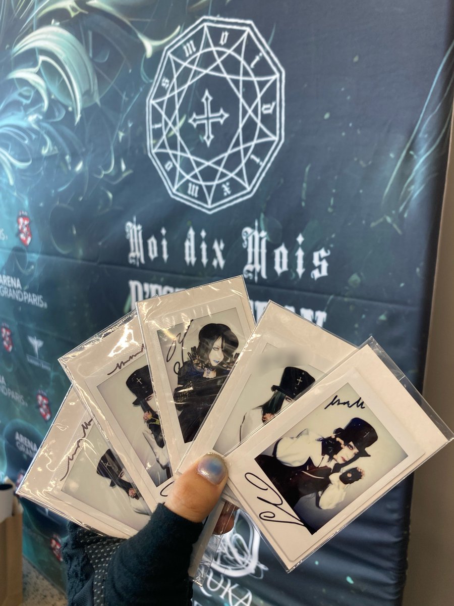 K272241's tweet photo. Ahhh, leaving so soon? Paris was a beautiful experience. I am glad to have met everyone, new friends and familiar faces. Most importantly seeing you again; my heart flutters seeing you on stage. 
Dix Love 🖤 https://t.co/b1KzHSQmeQ