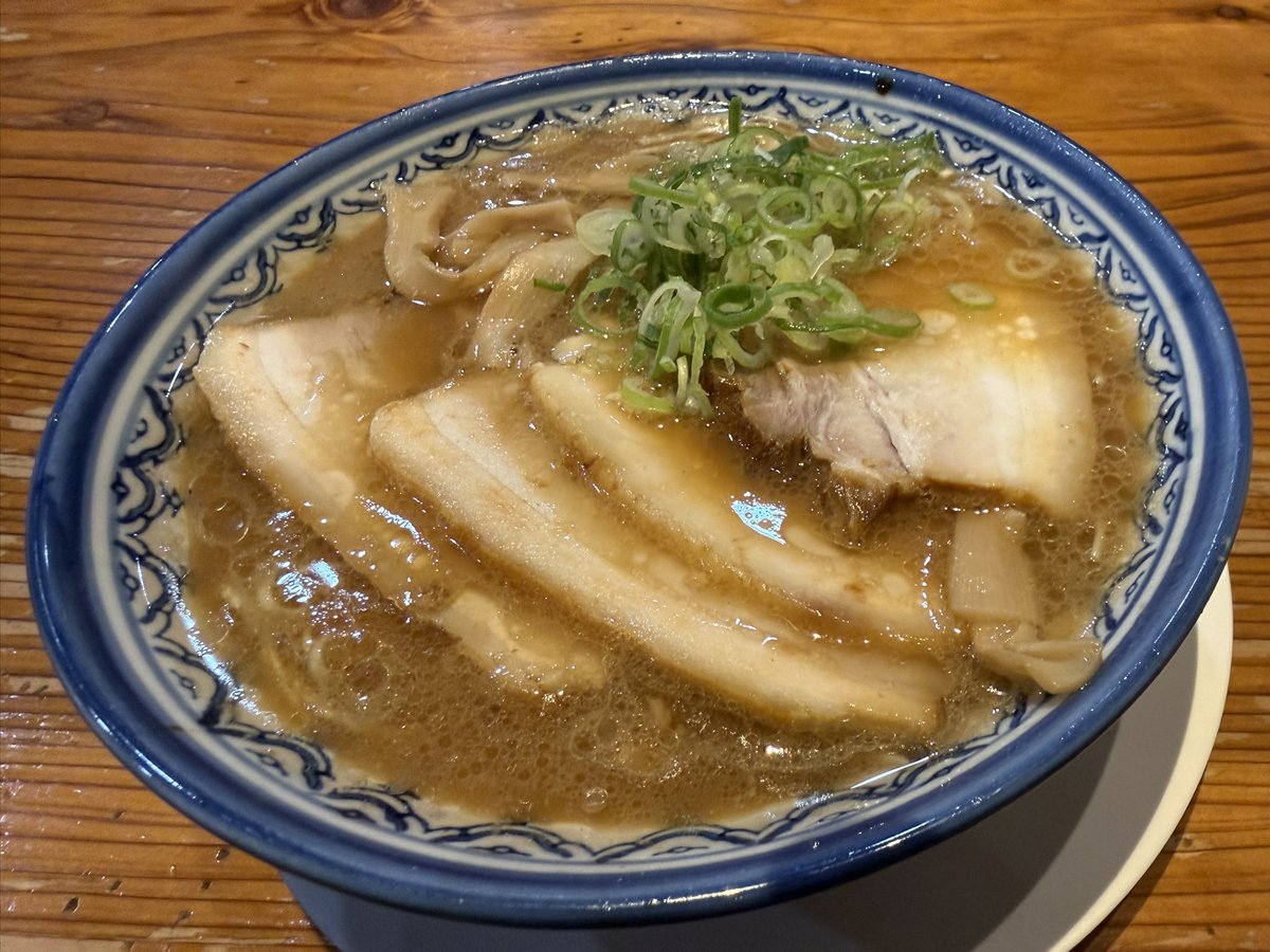 BooBooTaro1015's tweet photo. 元祖赤のれん節ちゃんラーメン　
天神本店
チャーシューメン

麻布の支店が結構濃厚なのでそのつもりで行ったらかなりサッパリライトなスープでした😳
食べやすくて美味しかったです😌
ご馳走様でした￼￼👍 https://t.co/g78UZHi8GZ