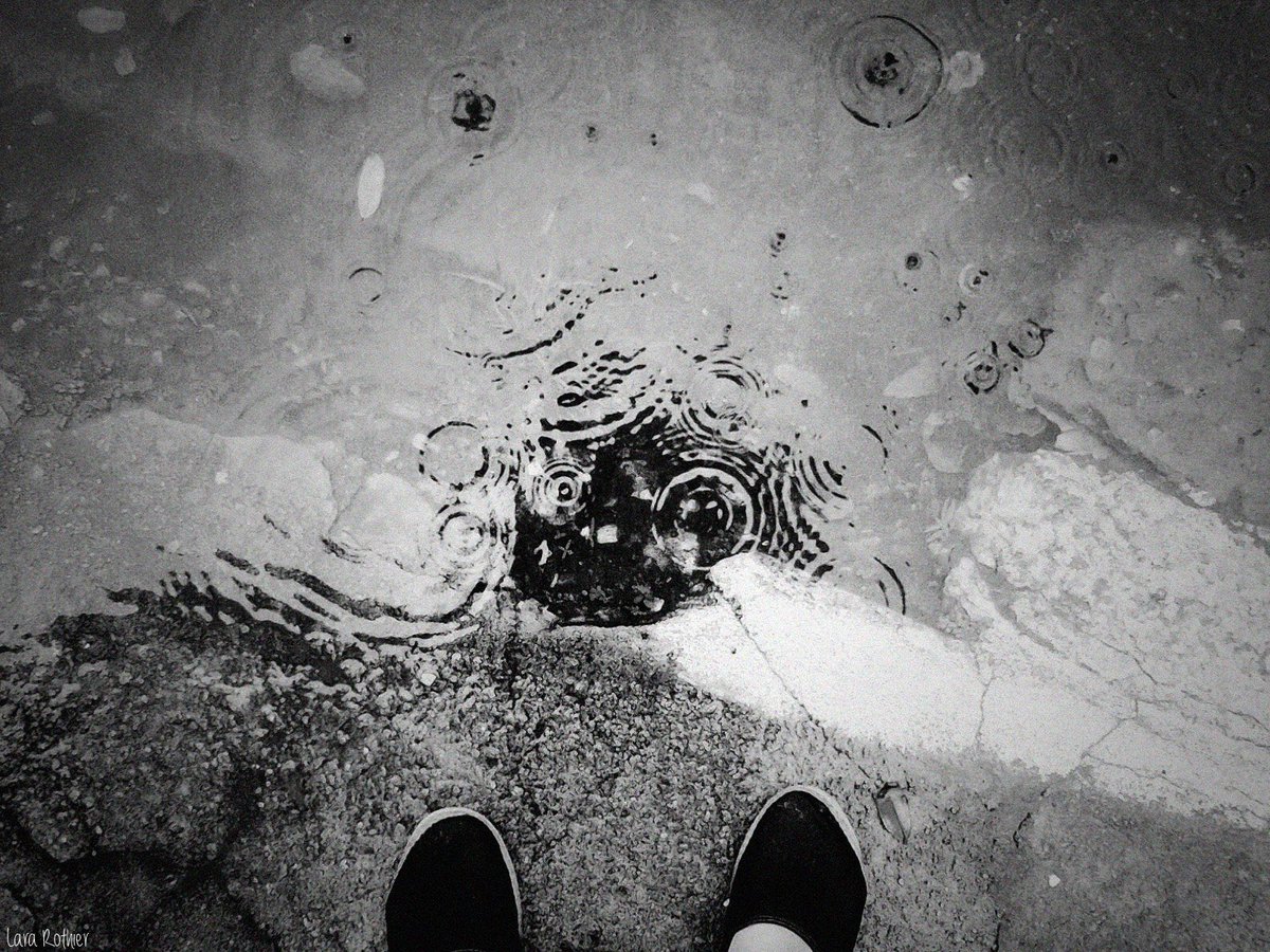 rothiertattoo's tweet photo. a câmera vs as fotos 

esse celular tinha uma câmera VGA e essas fotos são de 2013, saudades https://t.co/ROXyV9J36U
