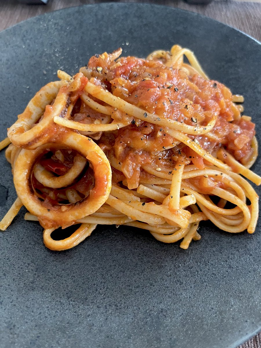 suzuri_de's tweet photo. 午前休、トマトソースのパスタが上達
トマト缶半分と塩ニンニク玉ねぎ鷹の爪とアンチョビでアラビアータ
#おうちごはん #料理記録 https://t.co/yWxWjMPsWT