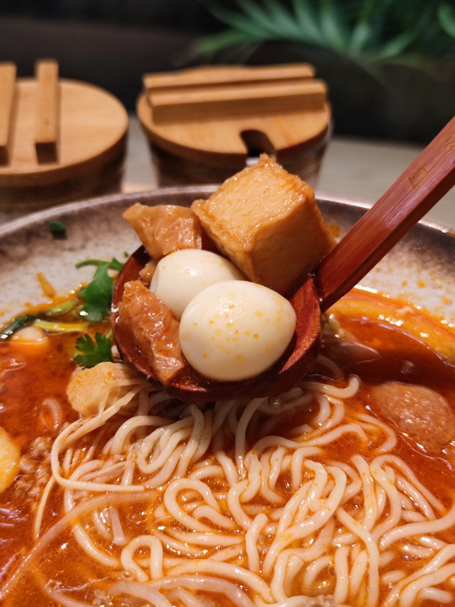 yangjungho2's tweet photo. Late night comfort: a bowl of hot miso soup with fresh tofu, warm rice, and a side of pickles, perfect for easing the quiet of the midnight hour. https://t.co/WyPo17hhjU