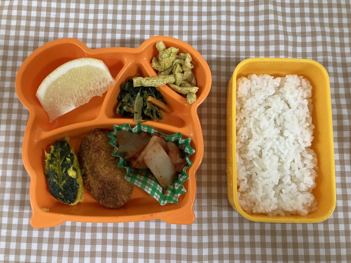 azabukg's tweet photo. 今日の弁当給食（７月１３日）
カニクリームコロッケ
かぼちゃグラッセ
かぶのトマト煮
ポパイサラダ
油揚げのカレーソテー
グレープフルーツ https://t.co/foUu79UxOw