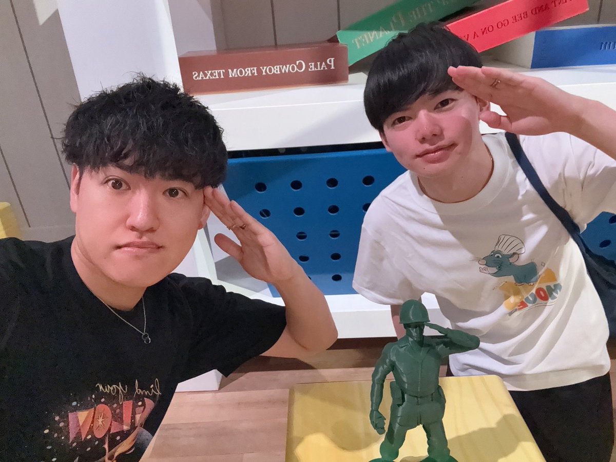 yuutayuto's tweet photo. この前行ったピクサー展！！
🍎がいつもいっぱい写真撮ってくれる🥹
ありがとう🍎🍊 https://t.co/wpmA0vXdmx