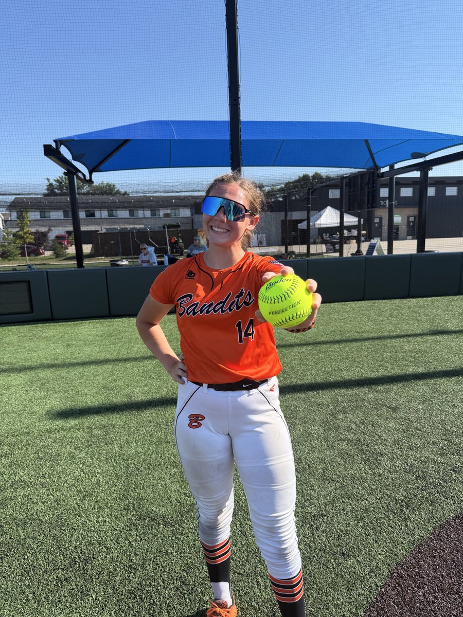 HaileyL2032's tweet photo. USSSA Midwest National Champions🏆 

Total team effort finishing the weekend 8-1! 

@ExtraInningSB @LineDsoftball @bandits2032 https://t.co/acigE2FFVD