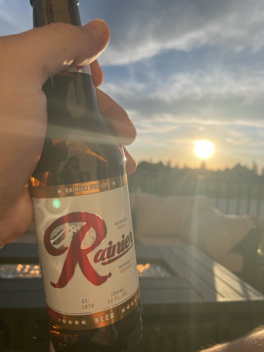 CascadiaFj's tweet photo. @g_zdr_ Amazing spot and view 🍻 https://t.co/jHuT8wuC8a