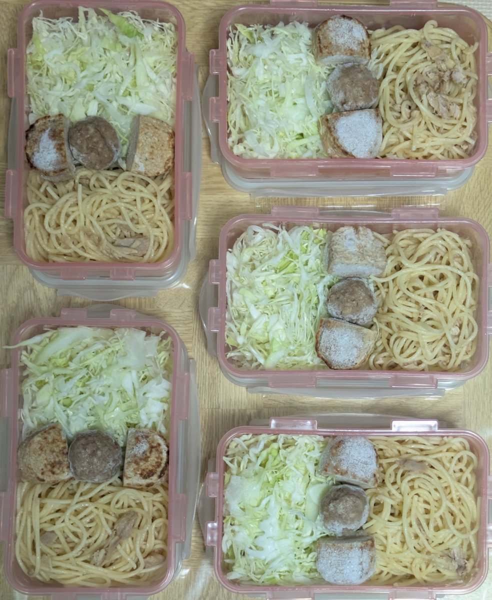 tyuna_san's tweet photo. 今週のお弁当たちを上げ忘れた😱
🍱ツナ缶マヨパスタ
🍱千切りキャベツ
🍱冷凍食品(ハンバーグ/肉団子)
#ちゅ弁当 https://t.co/ojp0AvaEvc