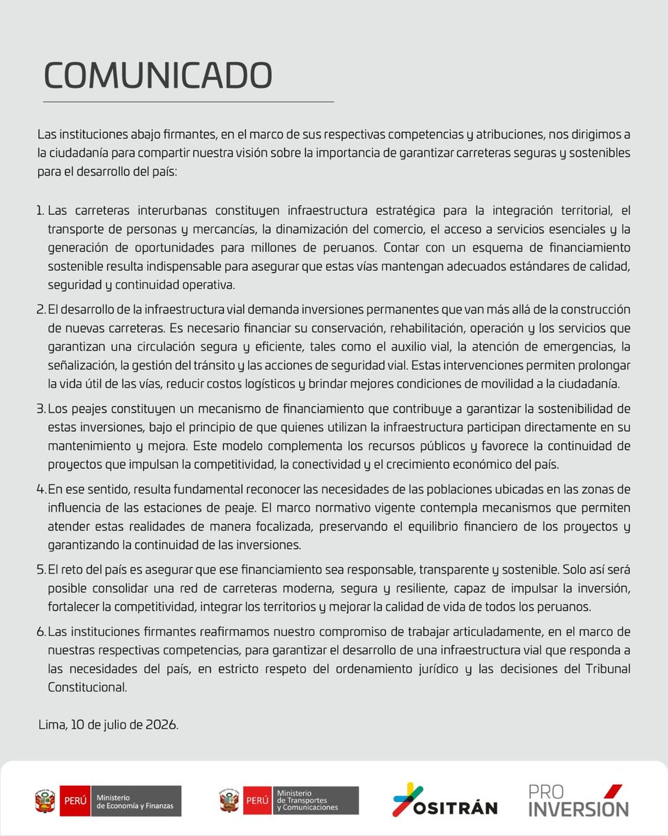 rauldiazdiaz's tweet photo. Una buena noticia para el país: @MEF_Peru, @MTC_GobPeru, @proinversionpe y @ositranperu emitieron un comunicado conjunto por carreteras seguras y sostenibles. Cuatro instituciones, una sola voz. Cuando eso ocurre, el Perú gana previsibilidad.

Y hay algo que el comunicado recuerda y que pocas veces se dice: una carretera no termina el día que se inaugura. Se sostiene todos los días.

Quien paga un peaje no paga solo por pasar. Paga la grúa que llega si su vehículo queda varado, la ambulancia disponible 24/7, la señalización que lo guía de noche, las cámaras que detectan un incidente en segundos y el mantenimiento que cuida la vía hoy y en 20 años.

Nada de eso funciona solo. Funciona porque concedente y concesionario trabajan juntos, cada uno desde su rol: el Estado planifica, supervisa y protege el interés público; el privado invierte, opera y responde con estándares medibles.

Así, 16 carreteras concesionadas — cerca del 26% de la Red Vial Nacional — integran territorios, reducen costos logísticos y generan oportunidades para millones de peruanos.

El principio es simple y justo: quien usa la vía, participa en mantenerla.

Cuando el Estado y la empresa defienden juntos lo que funciona, el país avanza. Todos debemos ser activistas de lo que hacemos bien 🇵🇪