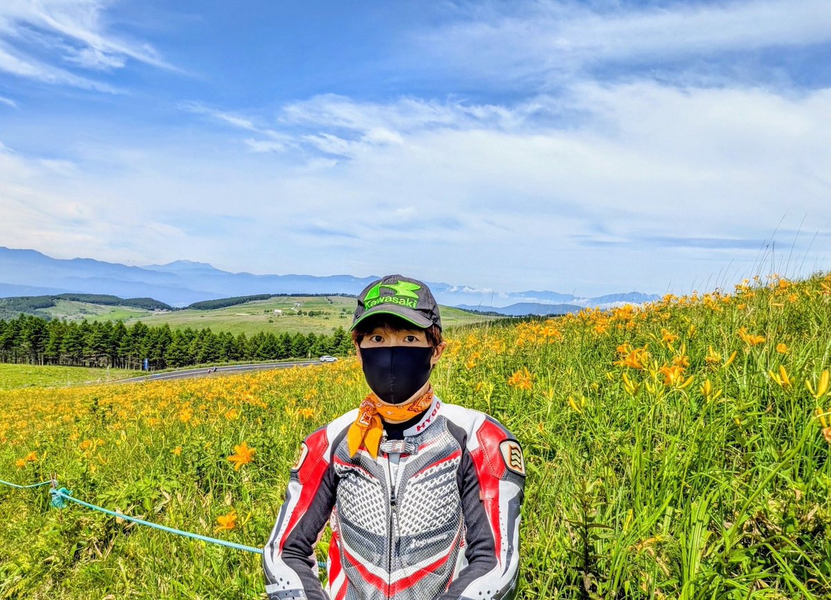 tunagirider's tweet photo. ①ビーナスへ🌼を見に行きました🏍
富士見台8時半で既に車は満車w
🏍を隅に停めて丘でニッコウキスゲを見てきました☺️
天気もまあまあで富士山も出てましたよ❣️ https://t.co/I4zLljfVQC