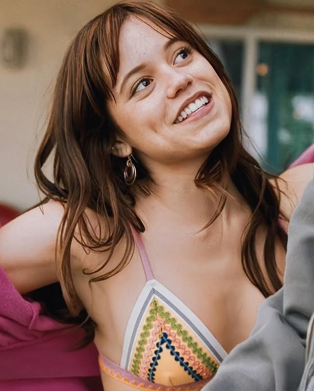 ScreenReplica's tweet photo. no words. just jenna ortega. https://t.co/nOKlo2skn6