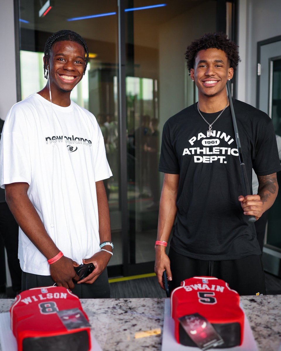 chicagobulls's tweet photo. ⛳️ x 🎂 https://t.co/KNekCig0k5