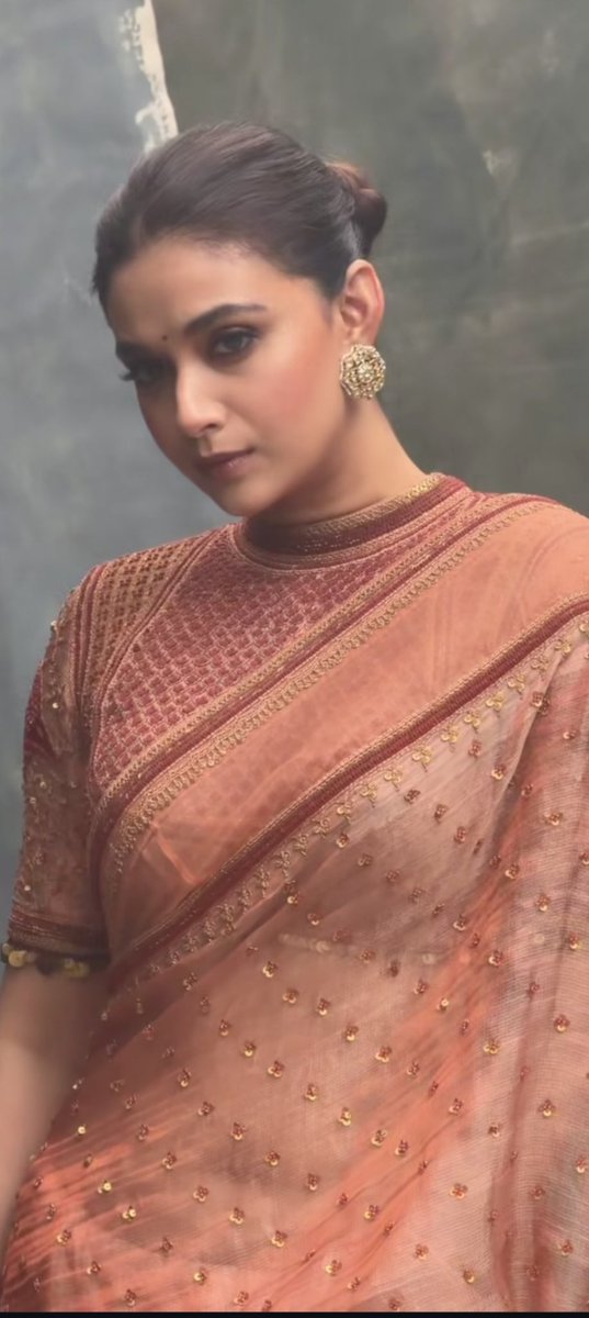 ludocinema's tweet photo. Keerthy suresh ❤️
Donut glimpse https://t.co/73cjMKp9vr