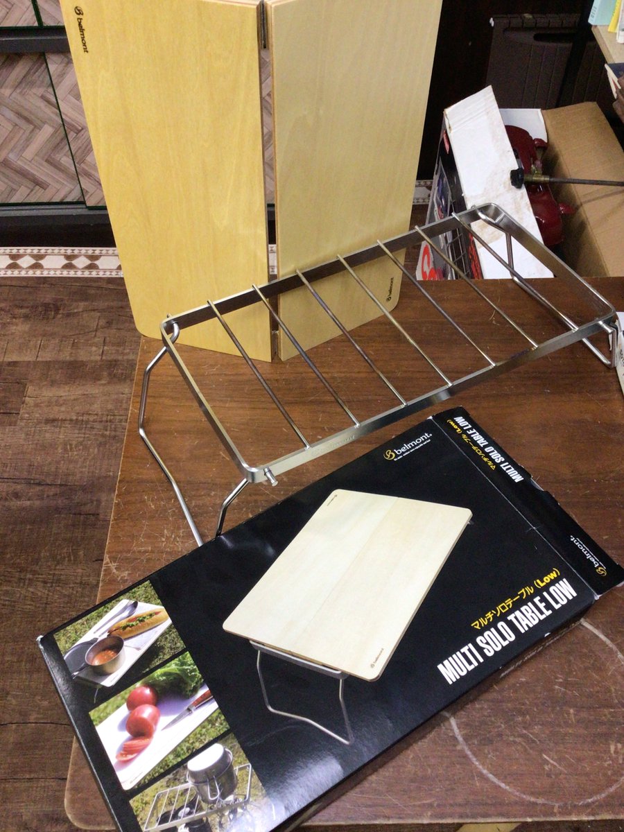 STEPSTOP71's tweet photo. 🌟中古B／マルチソロテーブルLow belmont：1,400円
　バーナー用ゴトクにもなるし、付属の天板をのせたらテーブルにもなるというテーブル。天板の夏休みの工作感がすごい😅
　ゴトクはがっつり焼けていますが、天板はキレイです。
 #STEPSTOP商品ラインナップ https://t.co/KjGUgA8Mzl
