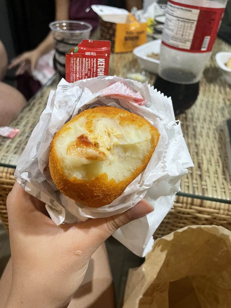 vilimoeiro's tweet photo. a coxinha do gago do acesso norte é a melhor de todas. não gostei da de itapuã, parece q falta sabor (mesmo achando que todas são feitas na mesma fábrica, tive essa impressão) https://t.co/afX6gsuiz3