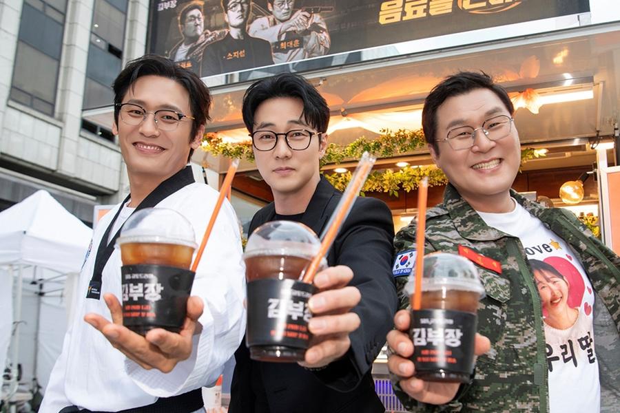 KScoop_'s tweet photo. SBS' #AgentKimReactivated keeps breaking records!

• Episode 6 scored an impressive 22.3% nationwide rating.
• It is now the 2nd highest-rated SBS Friday-Saturday drama of all time.
• The drama surpassed The Fiery Priest (22.0%) and now trails only The Penthouse 2 (29.2%).
🔥 Starring So Ji Sub, the hit action drama continues its incredible ratings streak.
#kdrama