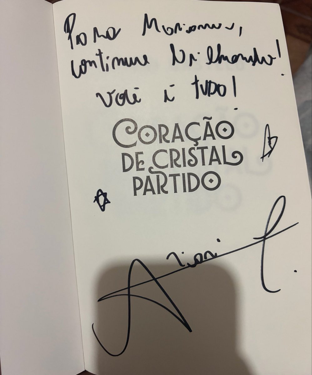 maridneer's tweet photo. simplesmente o melhor autógrafo de todos, muito obrigada pelo carinho hoje💕🥹  @arianicastelo https://t.co/mzXro7sf9x