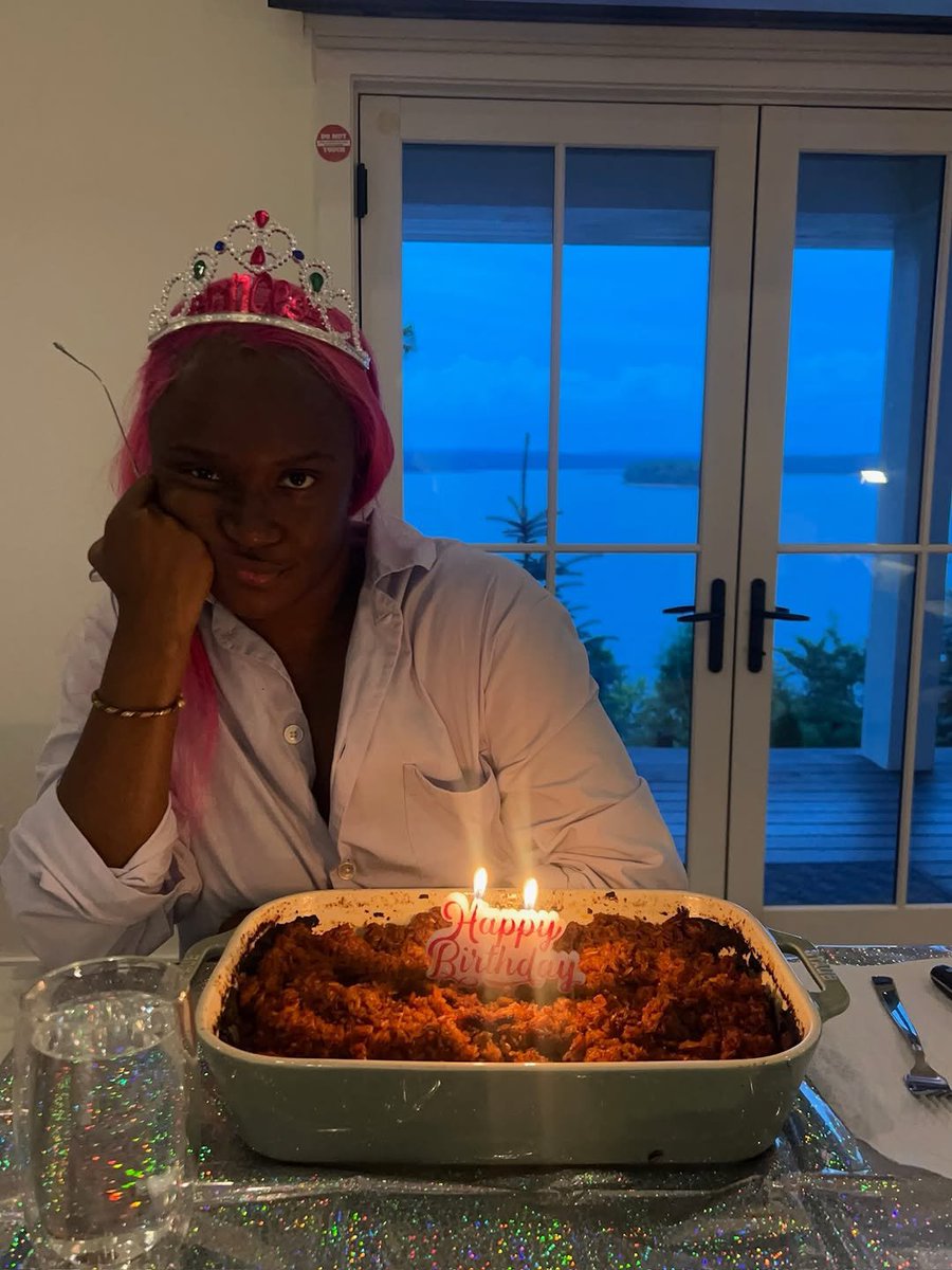 AlbumTalksHQ's tweet photo. Amaarae stuns in new photos from her 32nd birthday celebration 🤩📸 https://t.co/XNmCN89n2N