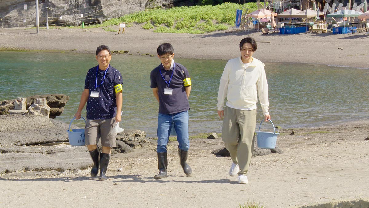 nhk_darwin's tweet photo. 【相葉さんと探せ！ミクロいきもの超ワールド】
https://t.co/LvVjfyaPDB
⏰19日 日曜夜7時30分～

#相葉雅紀 さんと身近に潜む極小生物を大調査！

葉に付いた木の実そっくりの小さな玉
正体はなんと虫の保育器！

浜辺の砂は未確認生物だらけ！

さらに相葉さんが新種を発見！？

#ダーウィンが来た https://t.co/bbw6CJWYPs
