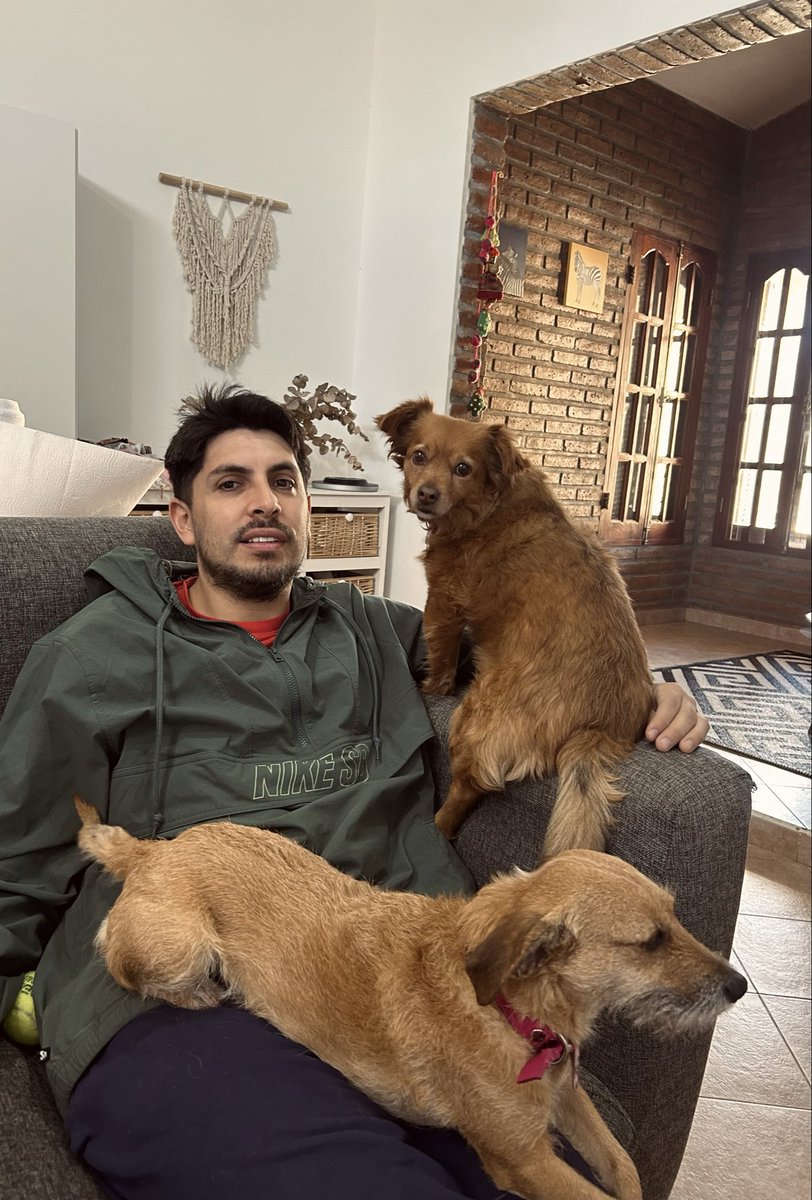 carranza_ro's tweet photo. Feliz aniversario mi amor ,amo crecer con vos ,soy una agradecida de la pequeña gran familia que armamos 🐶🐶, te amoooo 🥰😍🥰😍 https://t.co/Pz1srqoOMO
