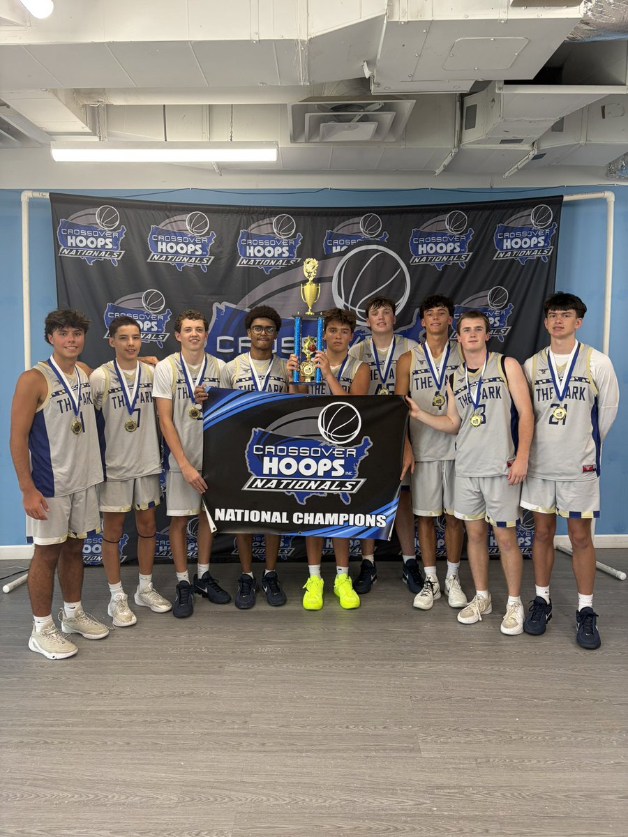 BraydenLarkin1's tweet photo. 2026 Crossover Hoops Nationals Tourney Champs! https://t.co/F0Gg7smDd6