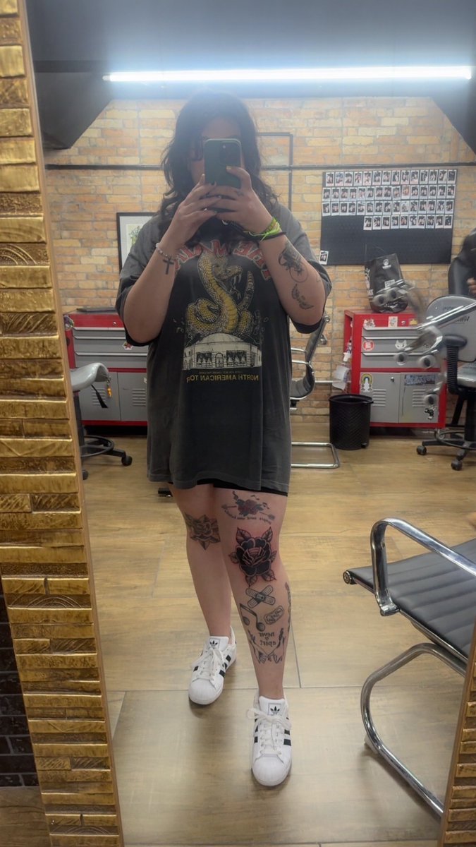 NeverShoutBruna's tweet photo. Oh yeah I got my other knee tattooed about a week ago the day before flying back from Brasil ✨ https://t.co/V64sjPRsLe