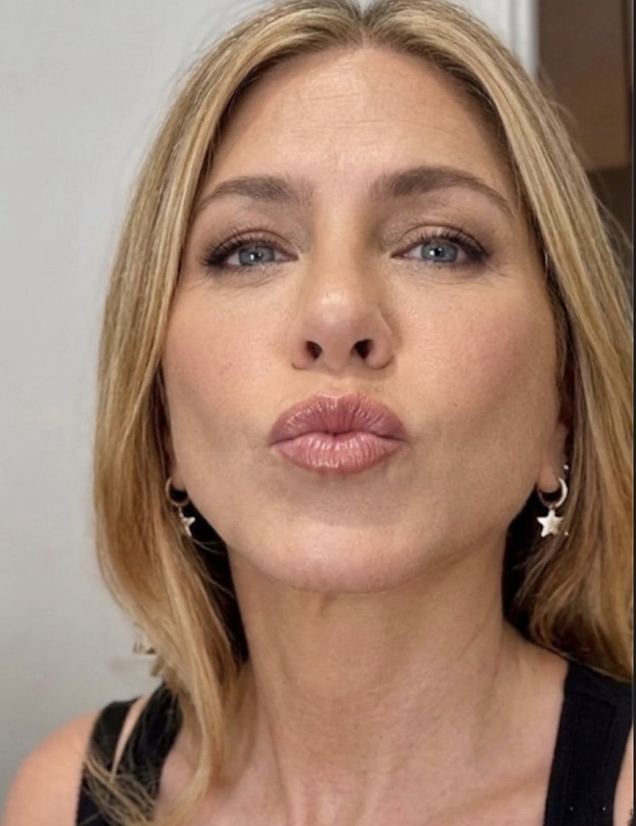 Jennifer Aniston tweet media