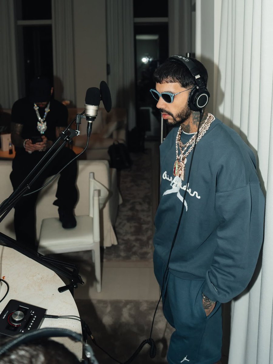 88Marc1234's tweet photo. Anuel x ROA 👹🐺 🔜 https://t.co/BC2fcks9f5
