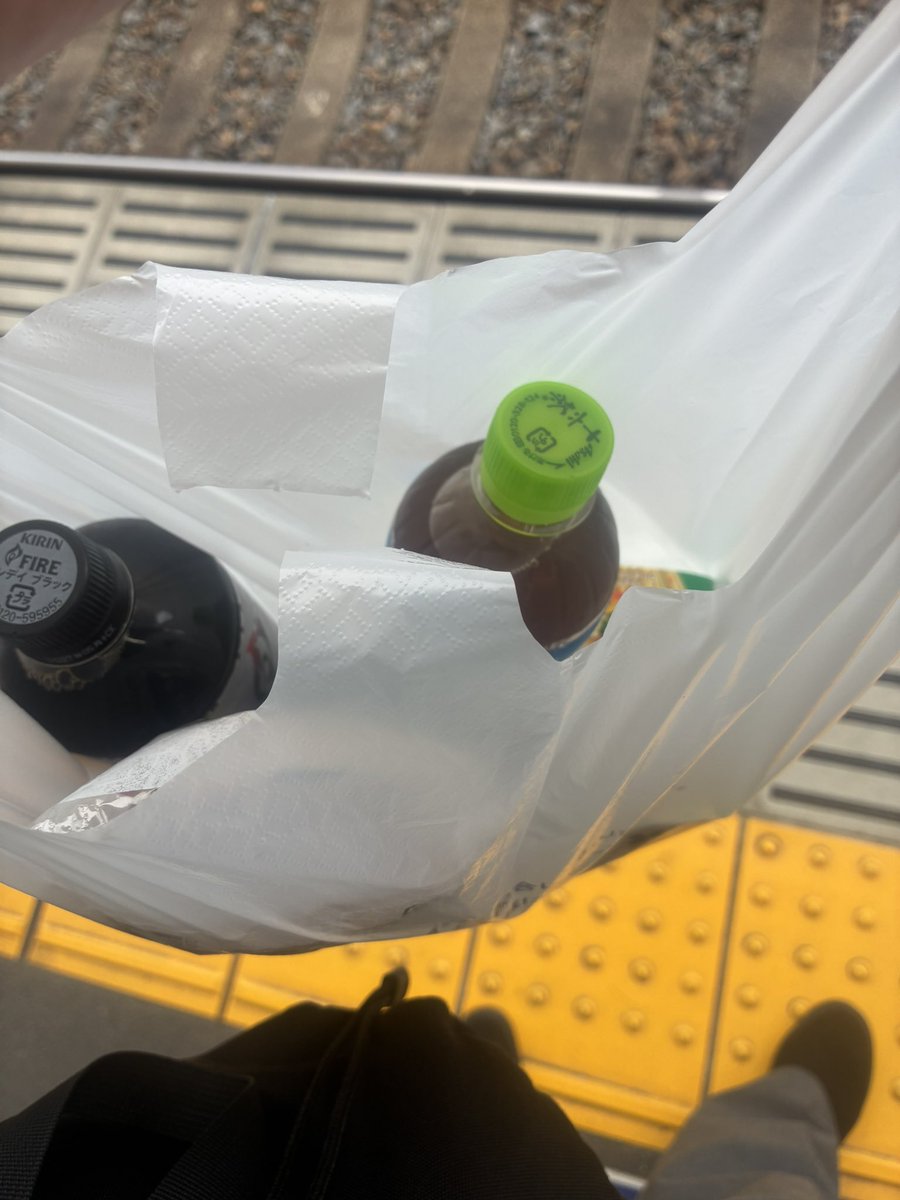 butter8344's tweet photo. 長旅なので買い込んだ！！！

これだけあれば問題ないやろ🙆‍♂️ https://t.co/gQ5nF4E2wO