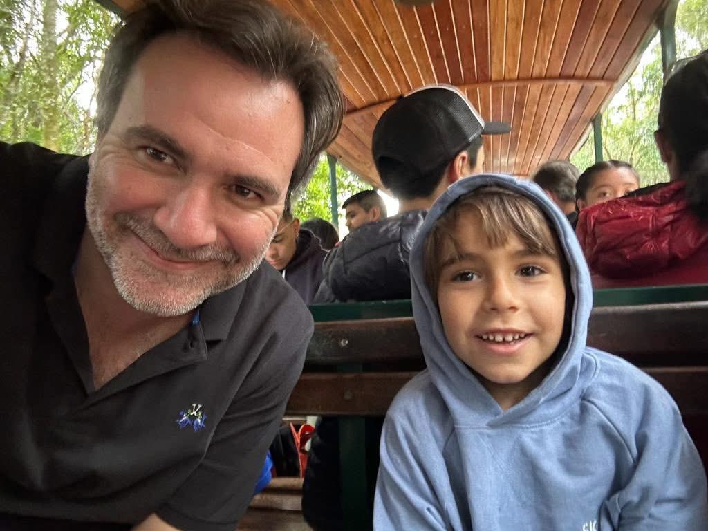 mariocolman's tweet photo. Feliz día a todos los papás!!!
Al mío, lo extraño mucho.
Gracias Juani por hacerme sentir el papá más orgulloso!! 
Te amo!!! https://t.co/snZmLfHNHa