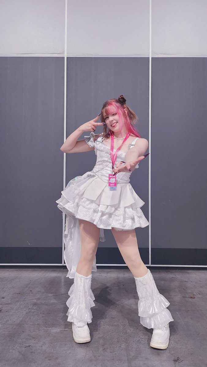CosmicBatt's tweet photo. THANK YOU SMASH!! 💜 

My boday feels like I have run a marathon but in the best way possible 
Thank you for such a fun weekend, im so greatful for all of the amazing people I got to share it with (˶ᵔ ᵕ ᵔ˶) 💜🦇 https://t.co/btVseE6mSP
