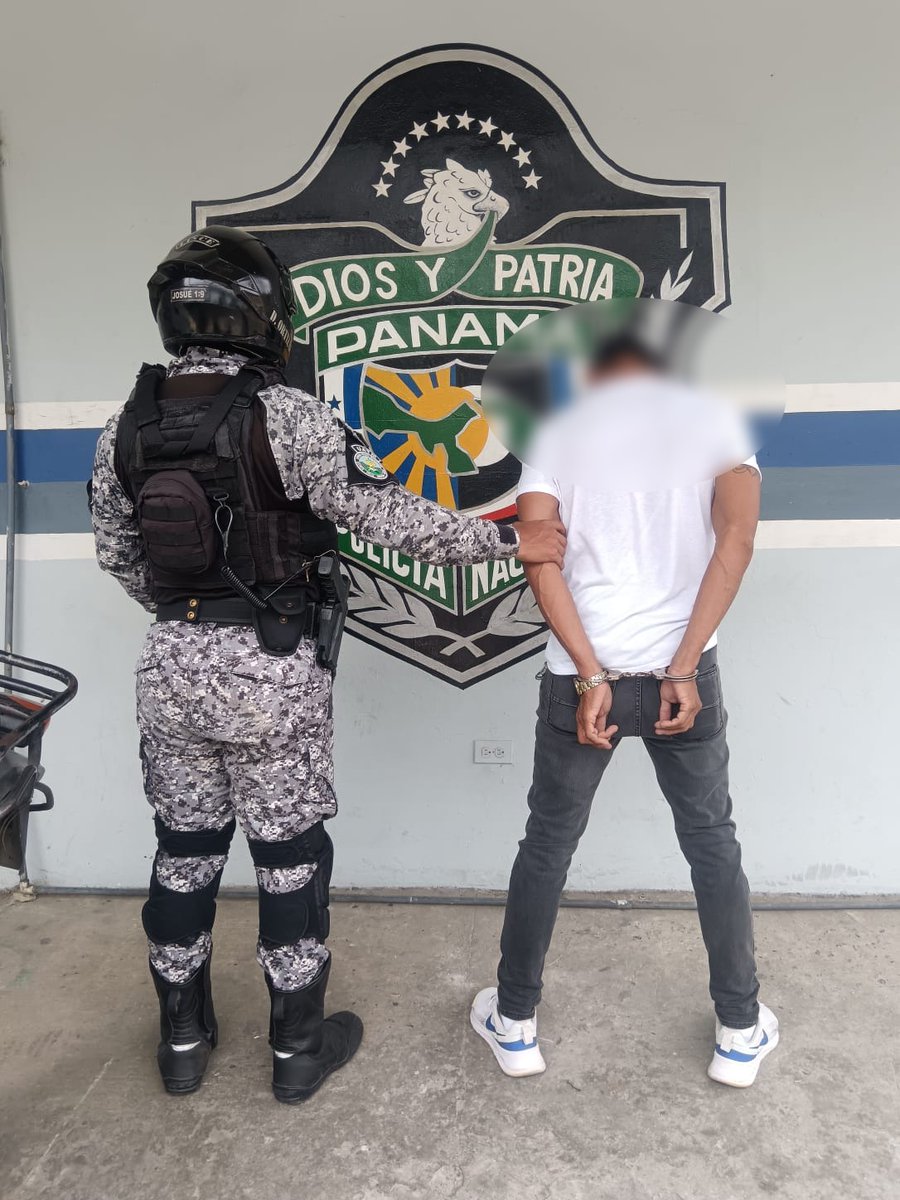 policiadepanama's tweet photo. #ZPPacora | Durante recorridos preventivos en el sector de Las Paredes, unidades #Linces aprehendieron a un ciudadano requerido mediante un oficio de conducción por el presunto delito de violencia de género. https://t.co/HGSl20ezEE