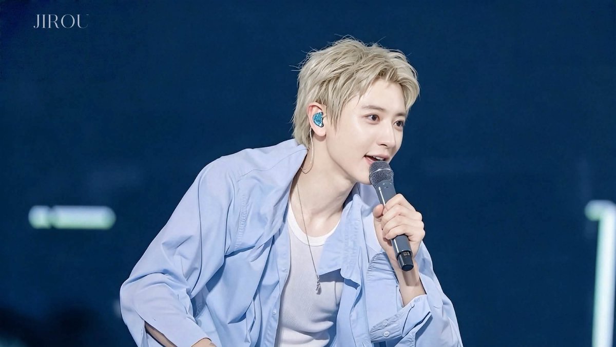 bb_ksoo's tweet photo. idk if i should be thankful na black haired pa si yeol sa manila, because look at him!!!! Imagine his "pls don't goOoOO! the show's not over!!!" and "Philippines ang galingggg!" lookin' like this?!?!

I DON'T THINK WE'LL EVER MOVE ON?!?!? 😭😭😭 https://t.co/OFpq2h7bD2